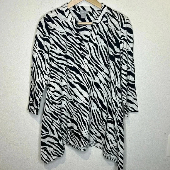 Chico’s size 1 Zebra Print Slub Tunic - Picture 3 of 6